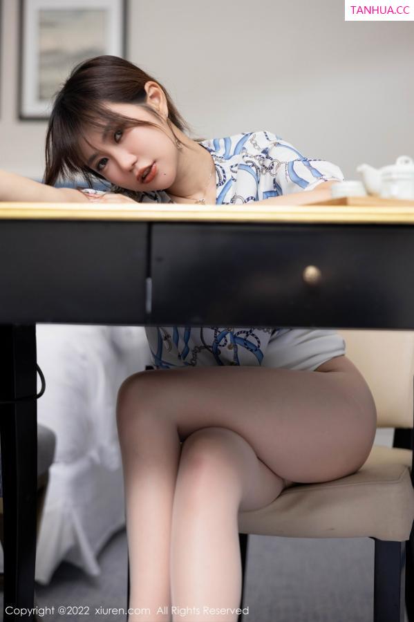 綺裡嘉 绮里嘉 [XiuRen]高清写真图 2022.10.28 No.5775 绮里嘉ula 短裙美腿第36张图片